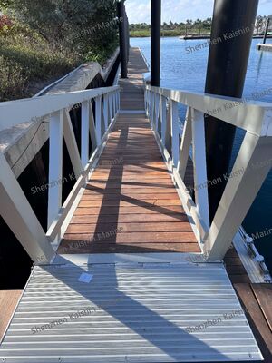 Marine-grade Aluminum Alloy 6061 T6 Gangway with 1.1m Height Handrails and Bolted Installation for Floating Docks