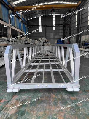 Hochbelastbare Gangway aus Aluminium in Marinequalität mit rutschfestem Laufsteg und 400 kg/m² Ladekapazität für Schwimmdocks