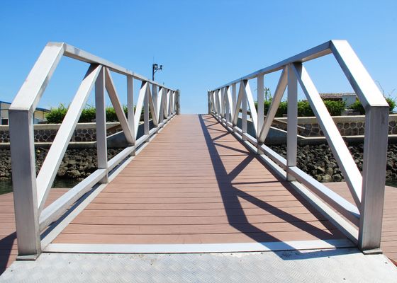 Anpassbare Optionen Marine Aluminium Gangways mit 300 kg/qm Ladekapazität Schwimmbad Pontoon Nutzung